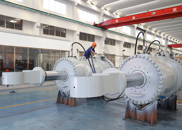 水轮机组接力器