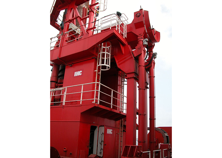 铰吸式船用油缸