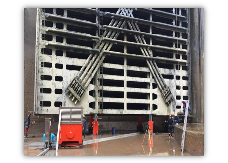 三峡南北二线提升器，提升高度175m ～185m